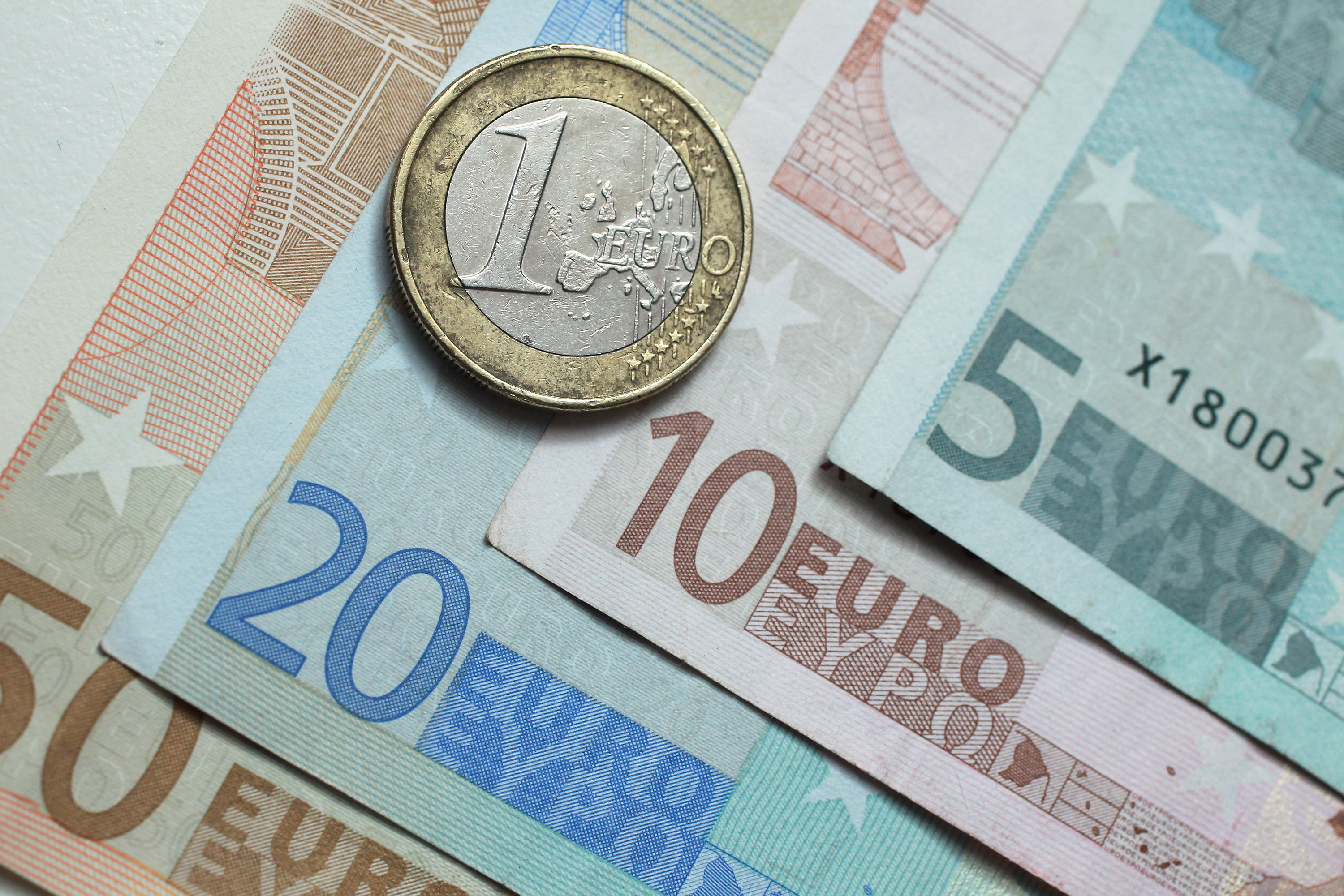 BERLIN, GERMANY - JUNE 21: In this photo illustration a one Euro coin lies on Euro currency bills on June 21, 2011 in Berlin, Germany. Eurozone finance ministers are currently seeking to find a solution to Greece's pressing debt problems, including the prospect of the country's inability to meet its financial obligations unless it gets a fresh, multi-billion Euro loan by July 1. Greece's increasing tilt towards bankruptcy is rattling worldwide financial markets, and leading economists warn that bankruptcy would endanger the stability of the Euro and have dire global consequences. (Photo Illustration by Sean Gallup/Getty Images)
